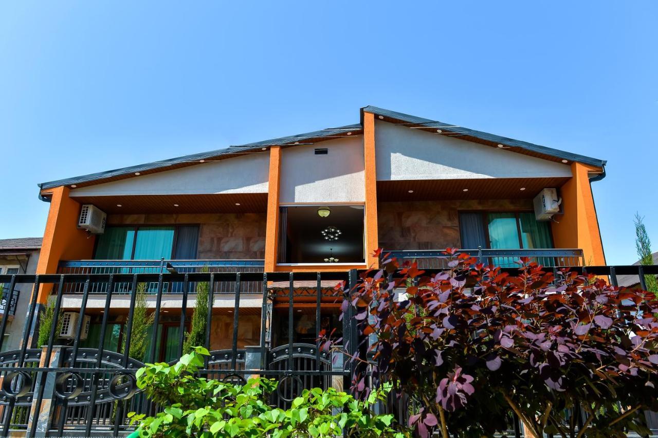 Lions Apartment Уреки Экстерьер фото