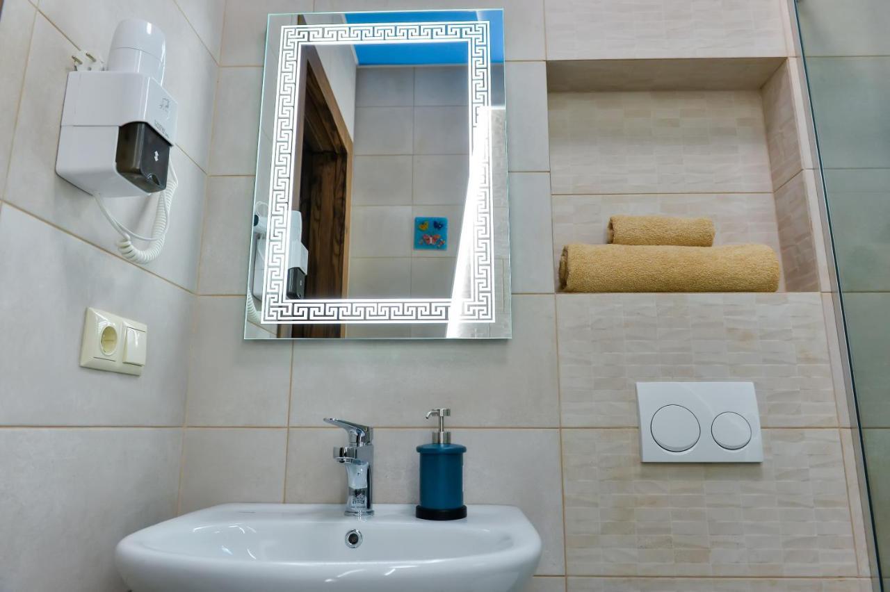 Lions Apartment Уреки Экстерьер фото
