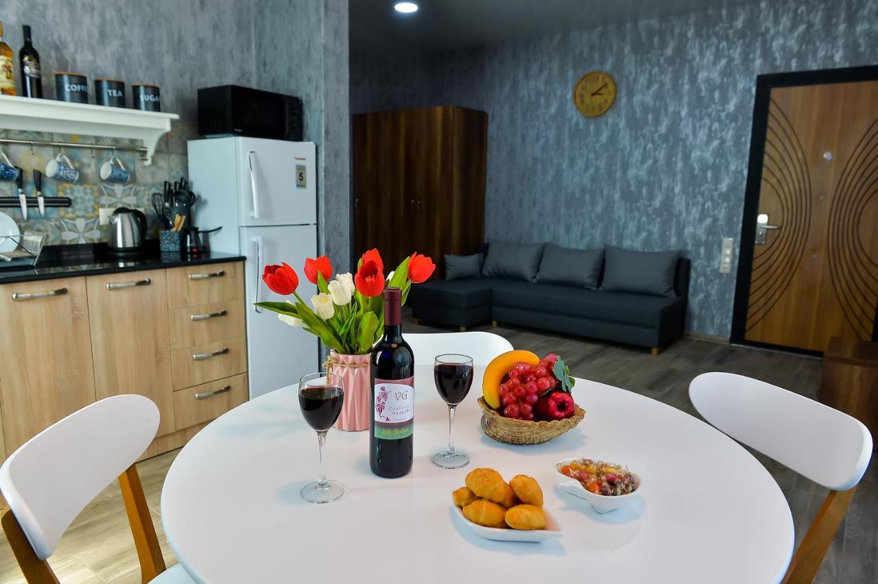 Lions Apartment Уреки Экстерьер фото