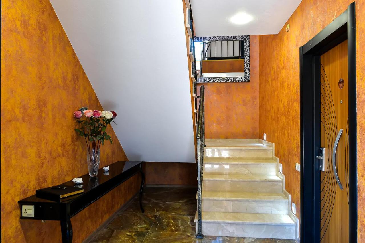 Lions Apartment Уреки Экстерьер фото